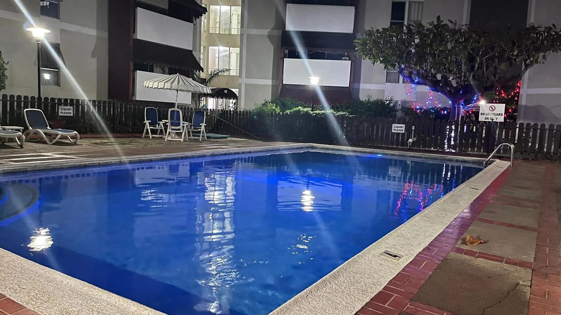 Апартаменты Gated Apt In Kingston Great Pool - Food And Fun