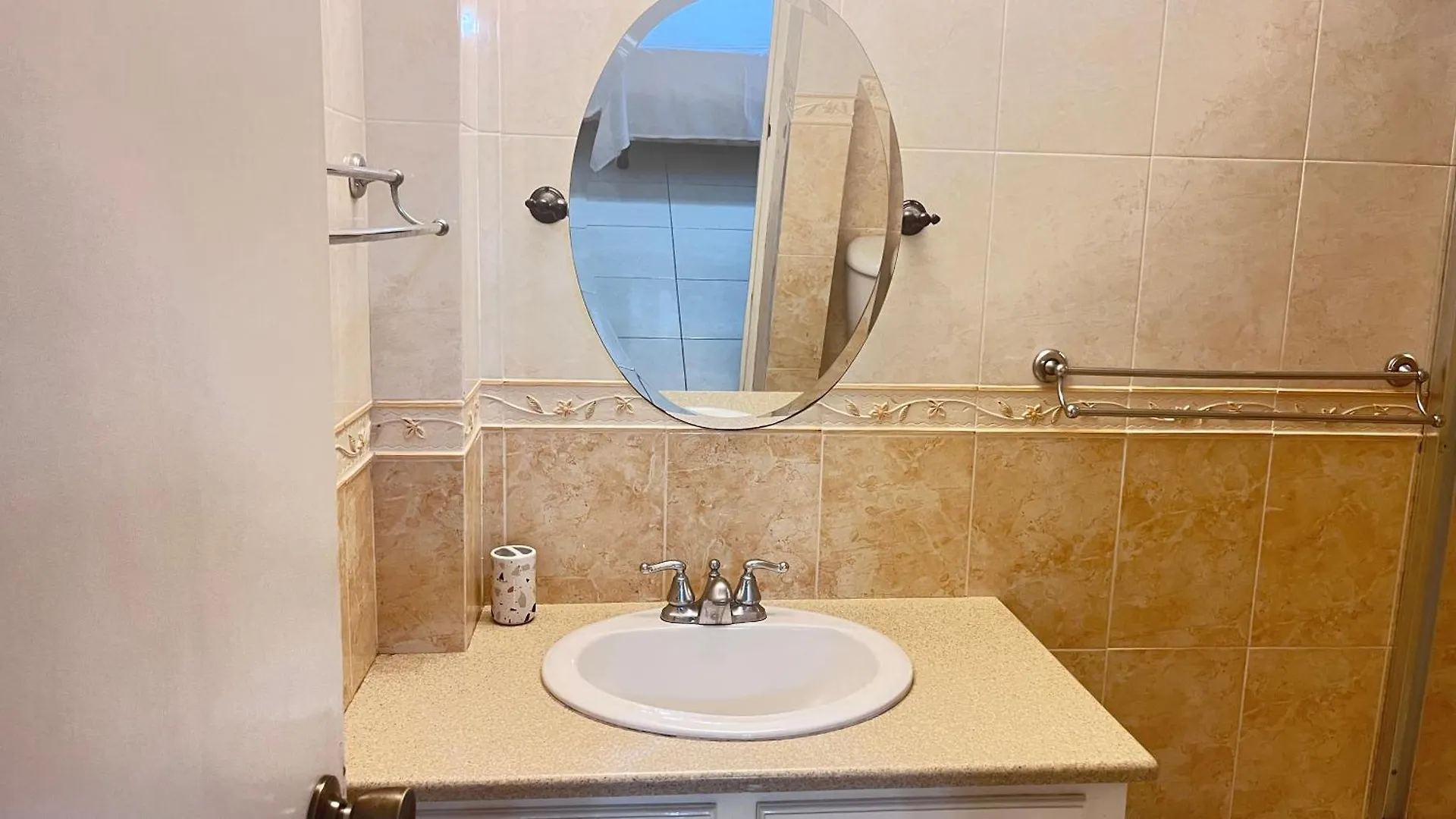 Апартаменты Gated Apt In Kingston Great Pool - Food And Fun Ямайка