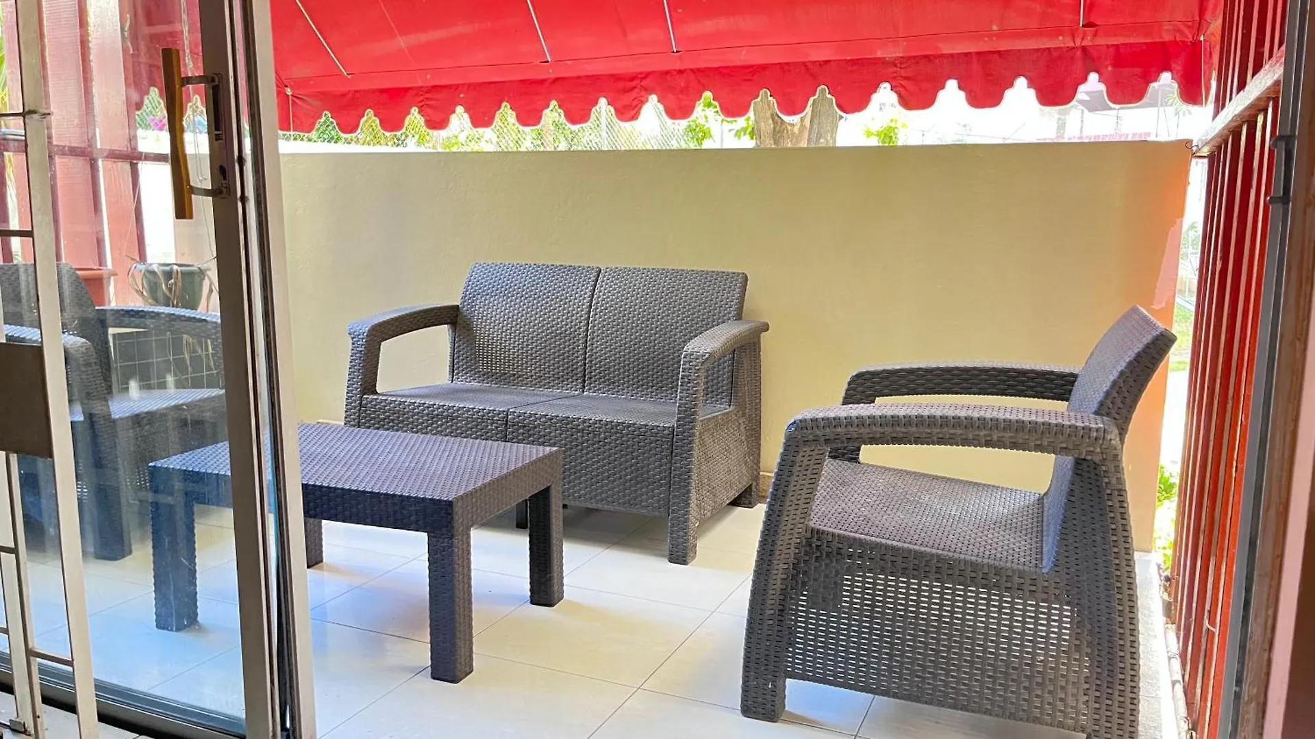 Gated Apt In Kingston Great Pool - Food And Fun 0*,  Ямайка