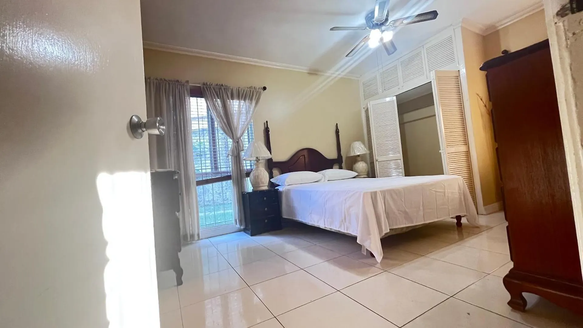 Апартаменты Gated Apt In Kingston Great Pool - Food And Fun Ямайка